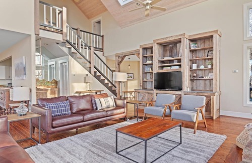 Nellysford Casa | Whispering Elm with Wintergreen Advantage