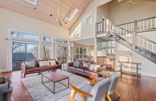 Nellysford Casa | Whispering Elm with Wintergreen Advantage