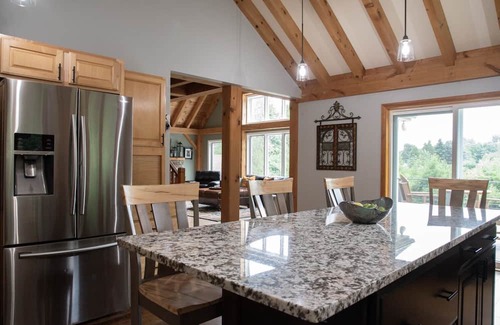 Greenfield Center Casa | Belmont ready! Large post and beam, minutes to downtown and track. Lots of room!
