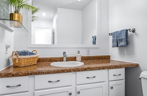 Coldwater Cabaña | NEW- Pearl Beach Lakefront, Gorgeous View & Sandy Beach - Perfect for Gatherings