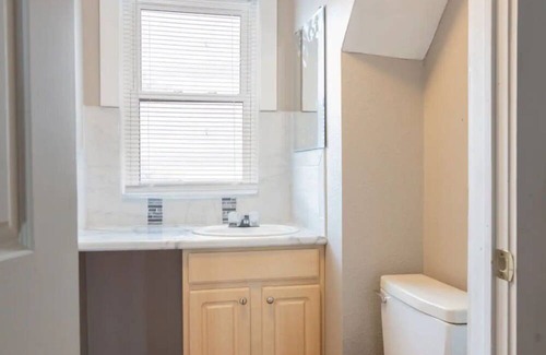 Downtown Springfield Apartamento | Sleepover: Cozy 2BD/1BA - Downtown Springfield