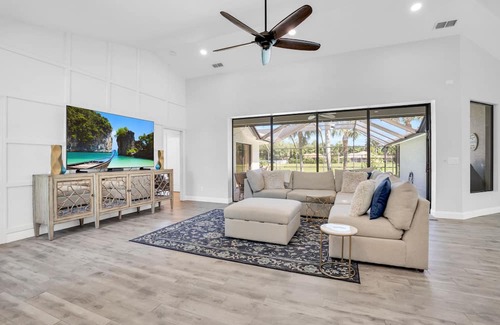 Willoughby Acres Casa | Enjoy all that Naples has to offer. Convenient access to everything you need.
