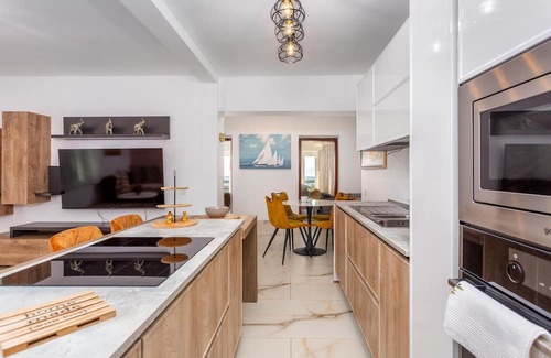 Smrika Casa | Enjoy your stay in this spacious and stylish house with pool and sea view.