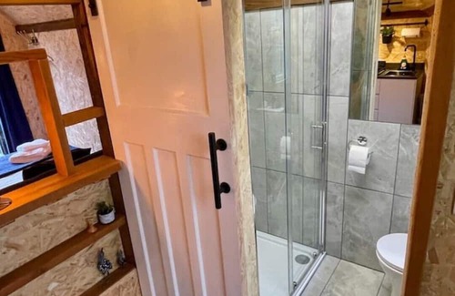 Old Malden Cabina | London & Surrey Cub House