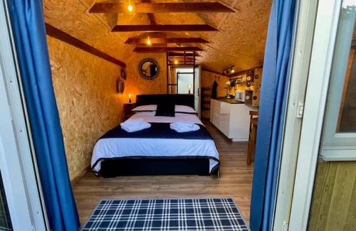 Old Malden Cabina | London & Surrey Cub House