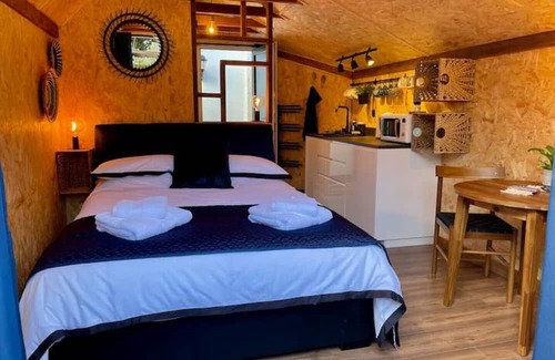 Old Malden Cabina | London & Surrey Cub House