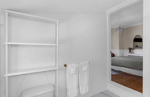 Moncton Apartamento | Studio 6 ~ 1 BDRM w/ Private Bath & Balcony
