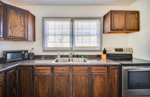 Pendleton Cabaña | Quiet Murfreesboro Getaway - Pets Welcome!