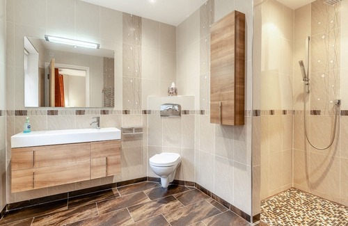 Neath Cabaña | 3 bedroom accommodation in Neath