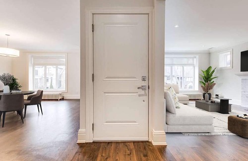 Midtown Toronto Casa | Luxurious Four Bedroom House in Forest Hill
