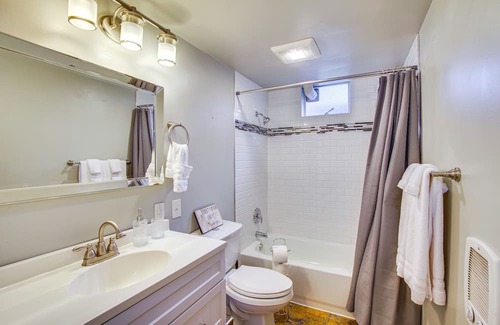 Bothell Apartamento | Modern Lower-Level Apt ~ 4 Mi to UW Bothell!