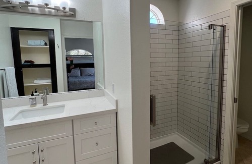 Monterey Point Condominio | Lakeside 2-bedroom condo with WiFi, pool and fitness room in lovely Scottsdale