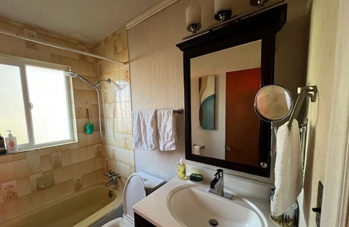 Delta Casa | Cheap Cozy Large Well Furnished Bedroom Available