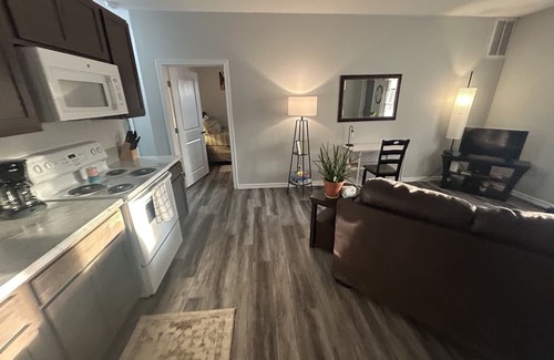 Wichita Apartamento | Cozy, central location with amenities galore! Pet-friendly and an attentive host