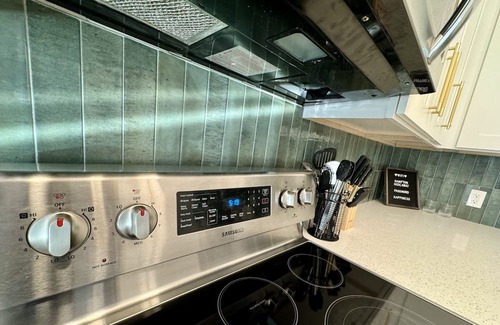 St. Petersburg - Clearwater Casa | Hampton Hideaway in Saint Pete with WiFi, smart TVs, firepit, & free parking!