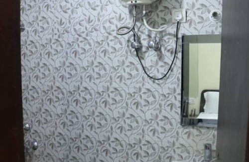 Haridwar Hotel | Goroomgo Gopi Dham Ashram Haridwar