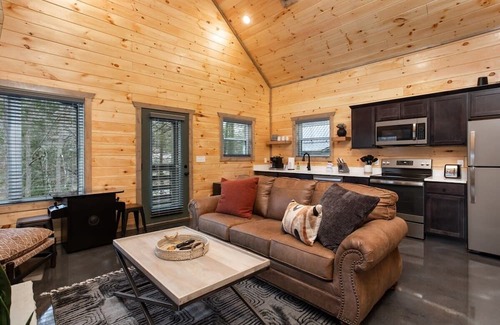 Gatlinburg Cabina | Brand New/1 Mile 2 Downtown Gatlinburg/Park-Like