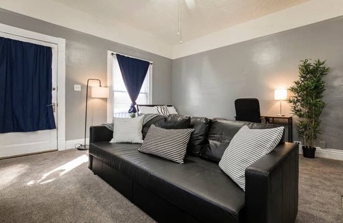 Shelby Park Casa | Classic 3BR home in Shelby Park by CozySuites