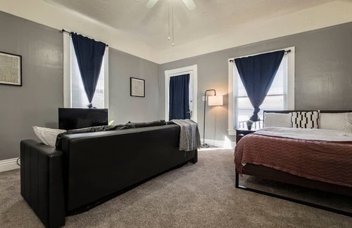 Shelby Park Casa | Classic 3BR home in Shelby Park by CozySuites