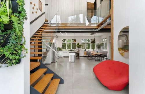 Bracebridge Cabaña | Modern x Muskoka: Contemporary Waterfront Oasis