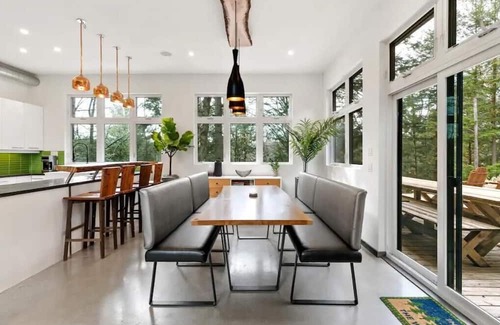 Bracebridge Cabaña | Modern x Muskoka: Contemporary Waterfront Oasis