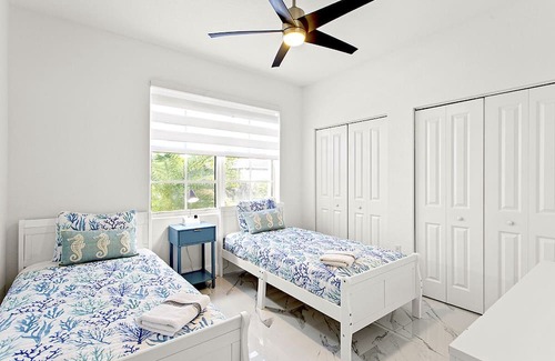 Homestead Casa | Modern house/sleeps 8/heated pool/lux backyard/Everglades/Keys