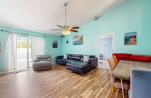 Thousand Oaks Casa | Sunny dog-friendly home with private pool, pool spa, lanai, & BBQ