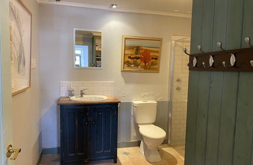 Upper Wakefield Apartamento | Stunning and Spacious Loft-Style Apartment in Historic Auburn