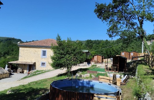 Arpino Otro | Spacious double room in an ancient farmhouse with exposed beams and 19th century stone equipped with