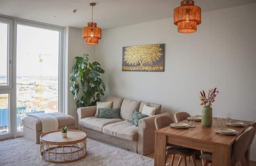 Donaustadt Apartamento | Boho Bliss: Stilvolles Apartment mit Pool&gym&sauna