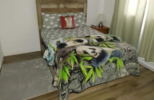 Namur Apartamento | Entire Apartment, Cozy, 100" Projector TV