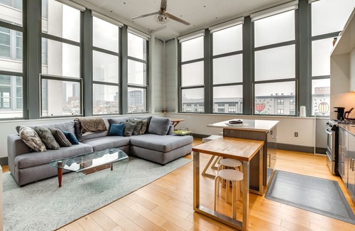 West Side Condominio | Sleek, Modern Jersey City Condo: 4 Mi to NYC!