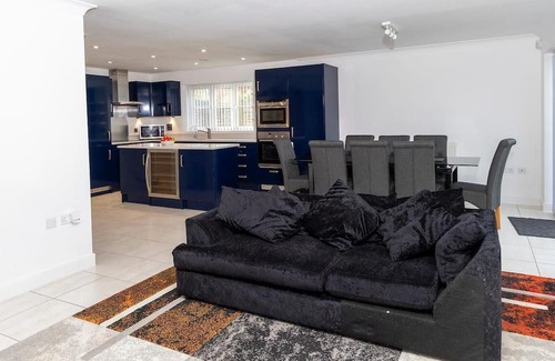 Sheerness Casa | 4 Luxurious Executive Villa