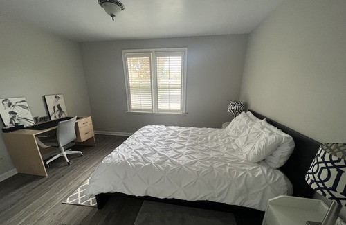 Midtown Toronto Casa | No stairs / Renovated 3-Bedroom free Wifi,Parking