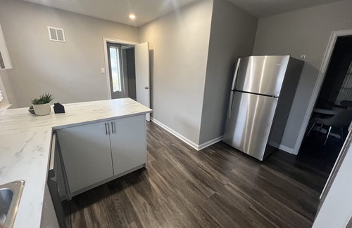 Midtown Toronto Casa | No stairs / Renovated 3-Bedroom free Wifi,Parking