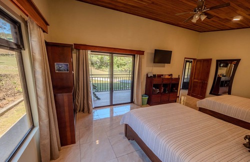 Sierra Casa | Modern and Spacious near Monteverde Reserves, Zip Lines, Waterfalls & Wildlife!