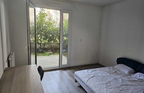 Bois-Colombes Apartamento | Charming furnished 2-room apartment with garden and terrace
