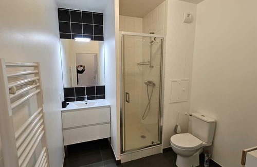 Bois-Colombes Apartamento | Charming furnished 2-room apartment with garden and terrace