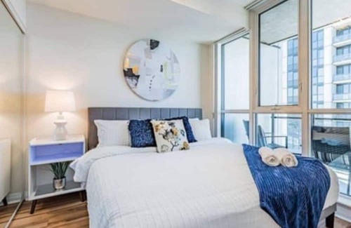 Hurontario Condominio | ELEGANT 1+DEN CONDO, PARKING, BALCONY, CITY VIEW
