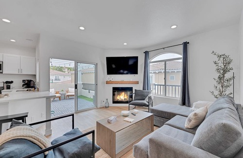 Moorpark Casa | Stylish 2 BD 2 BA Moorpark Home w/ Attached Garage