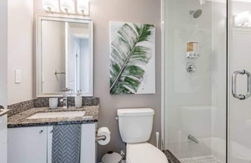 Hurontario Condominio | ELEGANT 2BR-2BATH, BALCONY, PARKING, CITY VIEW