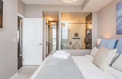 Hurontario Condominio | ELEGANT 2BR-2BATH, BALCONY, PARKING, CITY VIEW