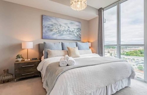 Hurontario Condominio | ELEGANT 2BR-2BATH, BALCONY, PARKING, CITY VIEW