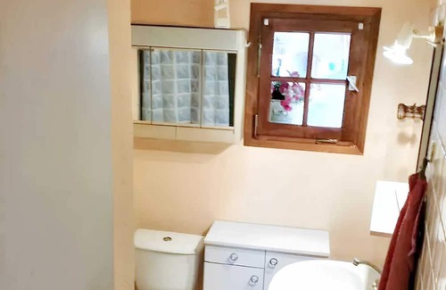 Mesnay Apartamento | Homerez - Beautiful apartement for 5 ppl. with balcony at Mesnay