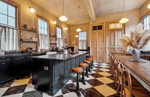 Faubourg Lafayette Villa | Opulent Art Deco Villa w Pool & Hot Tub 6bd|6.5ba