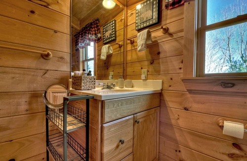 Chatsworth Cabina | Hillin and Chillin: A Cozy Cabin Retreat in the North Georgia Mountains