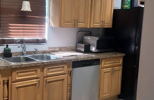 Lake Alfred Casa | Charming 2-bedroom house with WiFi and AC in welcoming Lake Alfred.