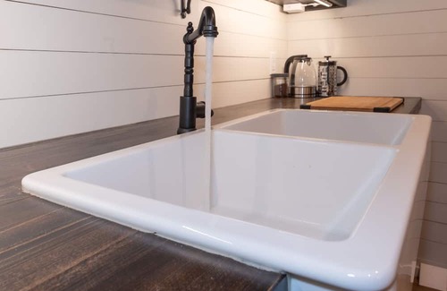 Tappen Apartamento | Cozy lower level suite with King bed, just outside of Salmon Arm!