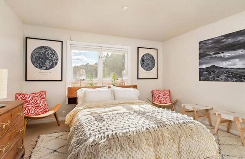 Nambe Pueblo Casa | Tesuque Adobe w/ Open Mountain & Valley Views