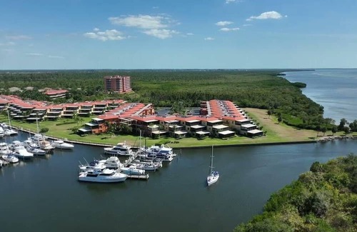 Burnt Store Marina Condominio | Harbor views and sunsets from the point!